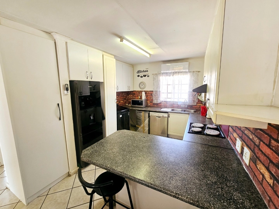 To Let 2 Bedroom Property for Rent in Amberfield Gauteng