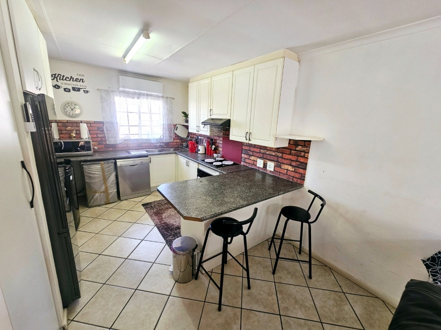 To Let 2 Bedroom Property for Rent in Amberfield Gauteng