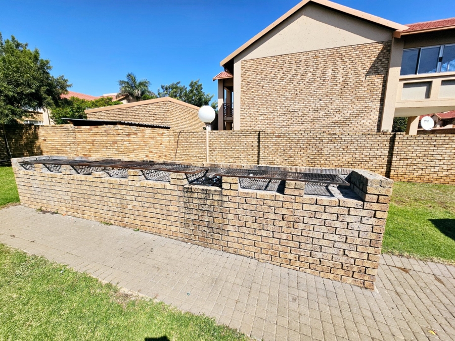 To Let 2 Bedroom Property for Rent in Amberfield Gauteng