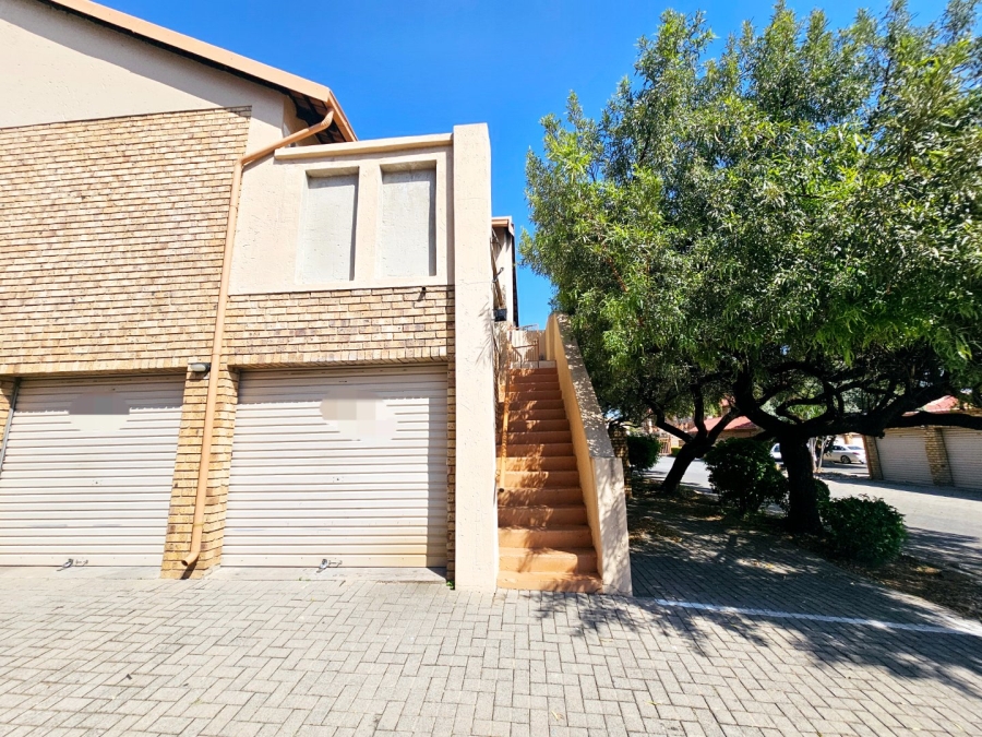 To Let 2 Bedroom Property for Rent in Amberfield Gauteng