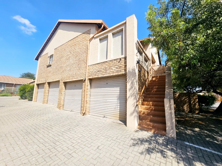 To Let 2 Bedroom Property for Rent in Amberfield Gauteng