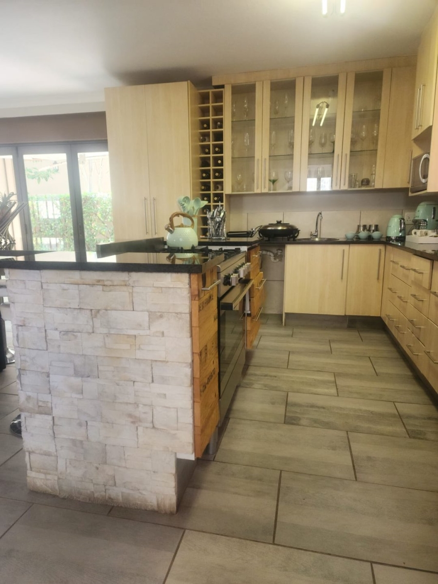 3 Bedroom Property for Sale in Barbeque Downs Gauteng