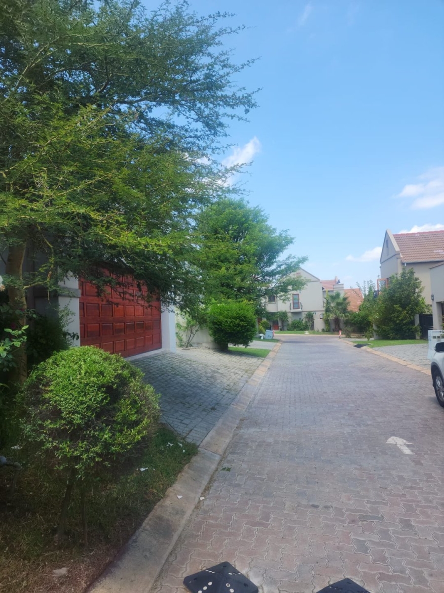 3 Bedroom Property for Sale in Barbeque Downs Gauteng