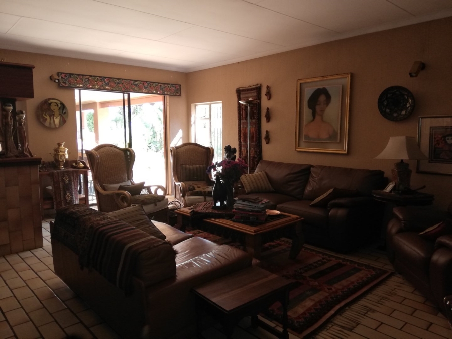 7 Bedroom Property for Sale in Clayville Gauteng
