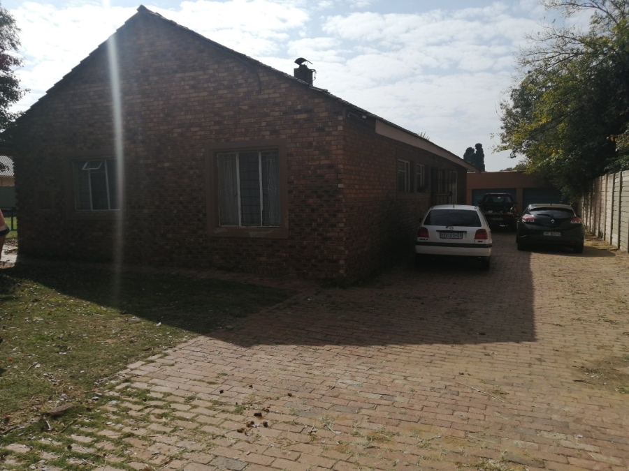 3 Bedroom Property for Sale in Selcourt Gauteng