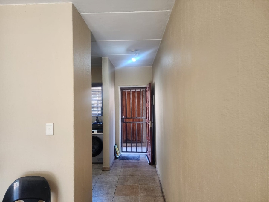 2 Bedroom Property for Sale in Vorna Valley Gauteng