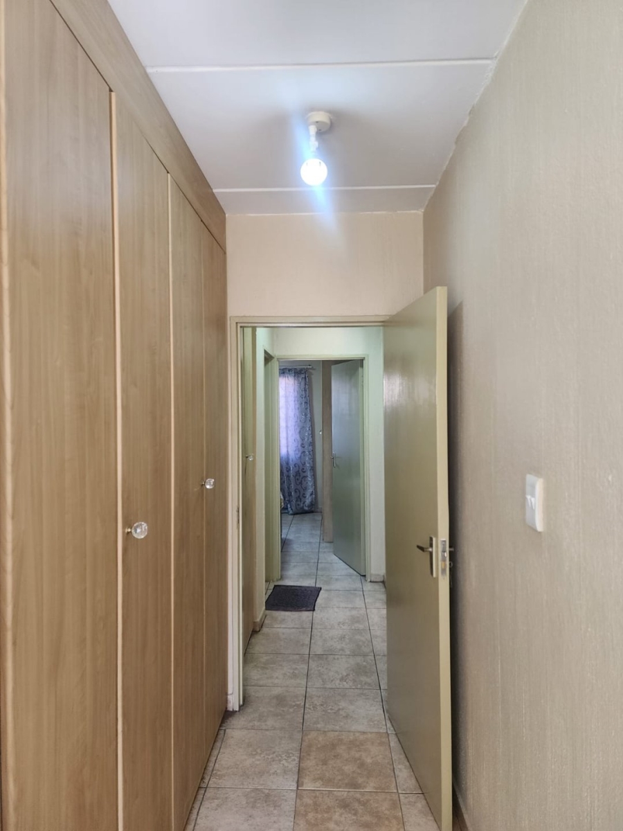 2 Bedroom Property for Sale in Vorna Valley Gauteng