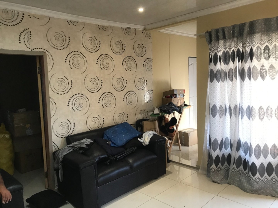 8 Bedroom Property for Sale in Lenasia Ext 5 Gauteng