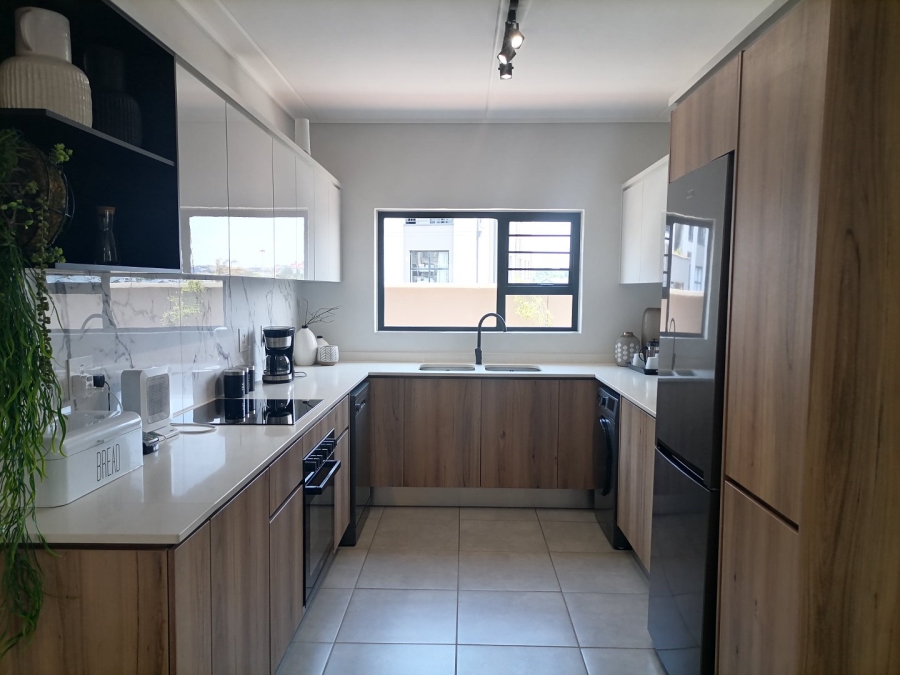 To Let 3 Bedroom Property for Rent in Waterfall View Gauteng