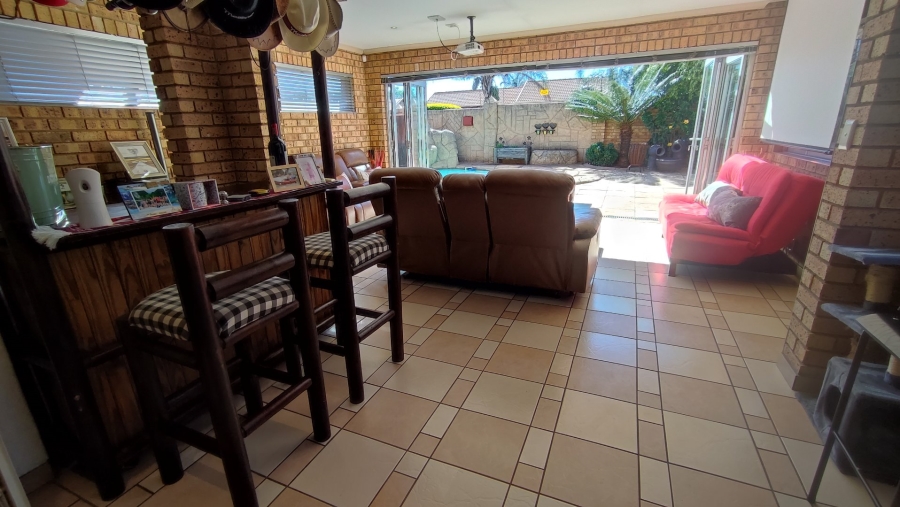 3 Bedroom Property for Sale in Rooihuiskraal North Gauteng