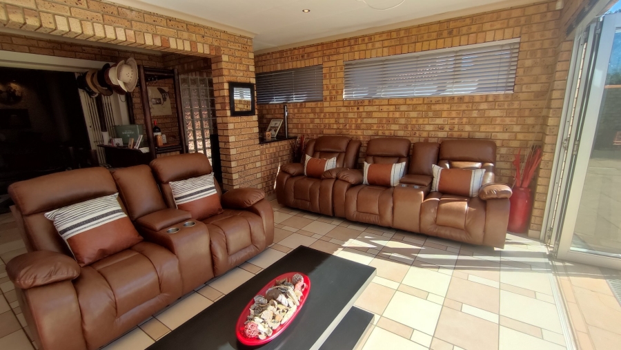 3 Bedroom Property for Sale in Rooihuiskraal North Gauteng