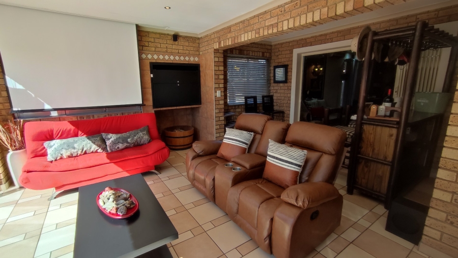 3 Bedroom Property for Sale in Rooihuiskraal North Gauteng