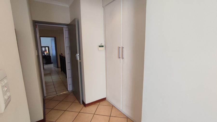 3 Bedroom Property for Sale in Rooihuiskraal North Gauteng