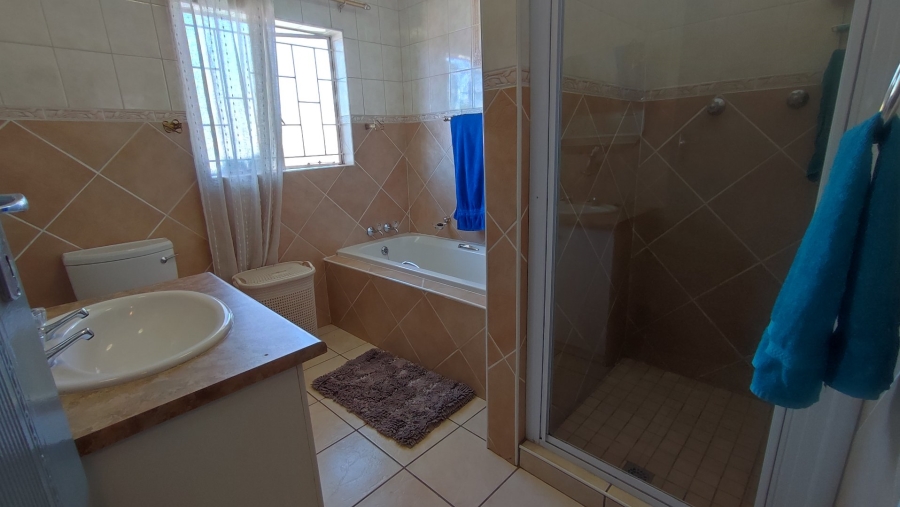 3 Bedroom Property for Sale in Rooihuiskraal North Gauteng