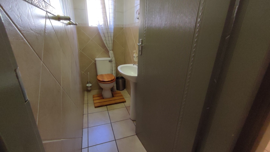 3 Bedroom Property for Sale in Rooihuiskraal North Gauteng