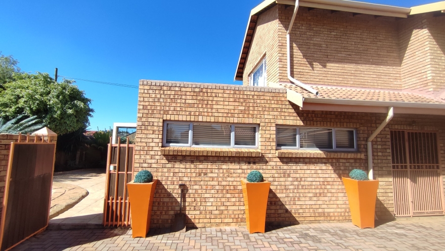 3 Bedroom Property for Sale in Rooihuiskraal North Gauteng