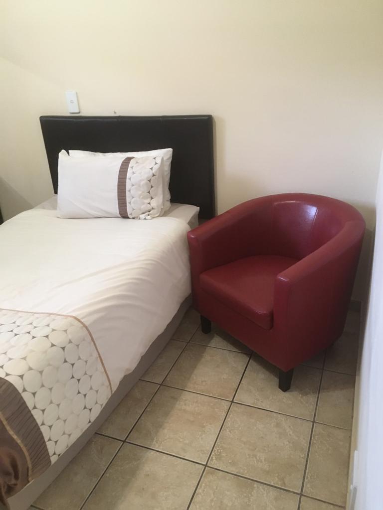 To Let 1 Bedroom Property for Rent in Linden Gauteng