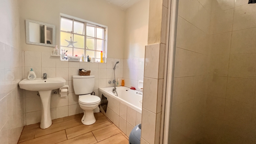 To Let 2 Bedroom Property for Rent in Douglasdale Gauteng