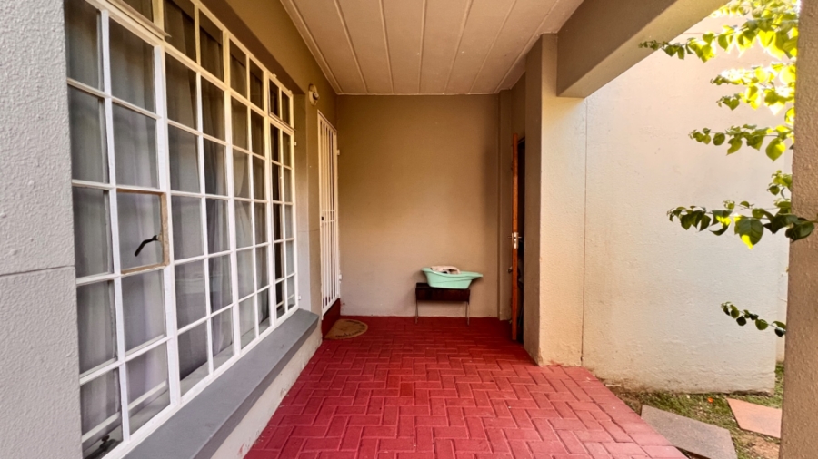 To Let 2 Bedroom Property for Rent in Douglasdale Gauteng