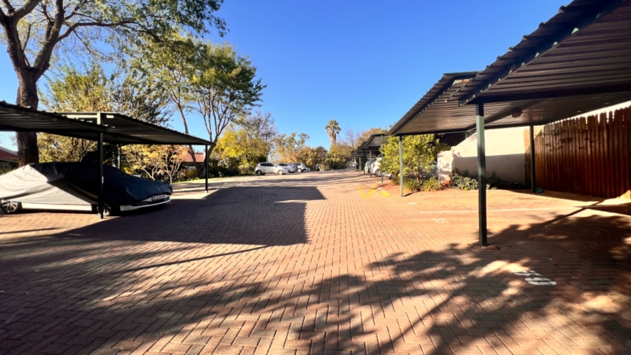 To Let 2 Bedroom Property for Rent in Douglasdale Gauteng