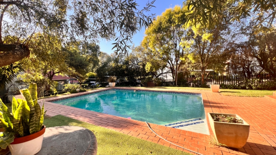 To Let 2 Bedroom Property for Rent in Douglasdale Gauteng