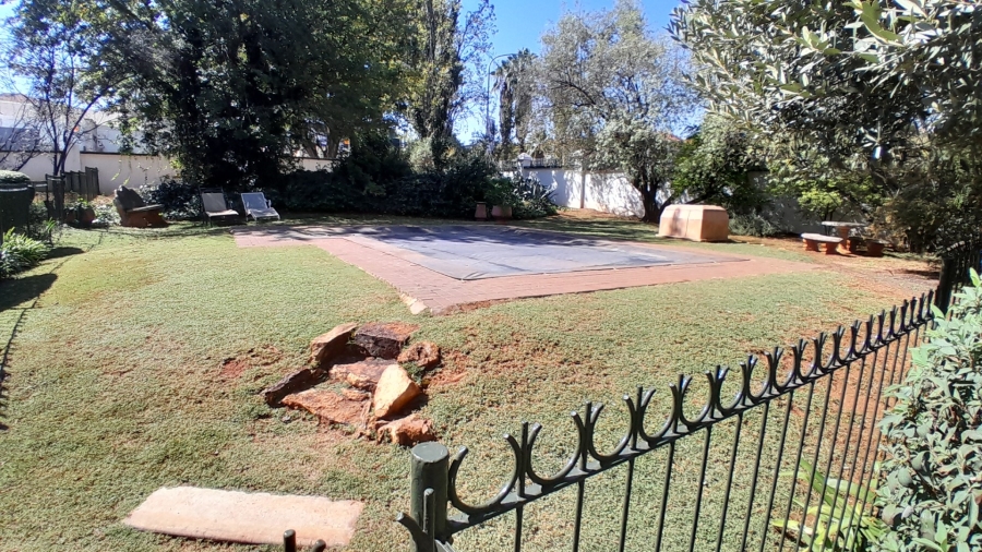 To Let 2 Bedroom Property for Rent in Die Hoewes Gauteng