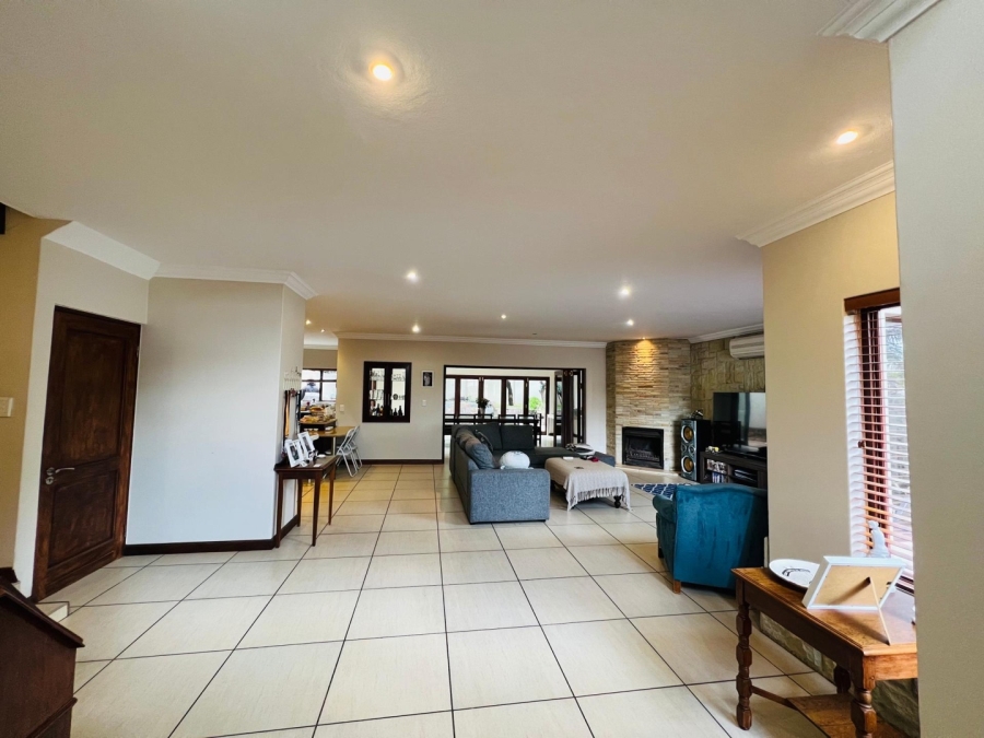 6 Bedroom Property for Sale in Willow Acres Ext 10 Gauteng