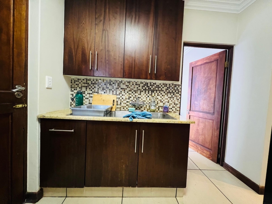 6 Bedroom Property for Sale in Willow Acres Ext 10 Gauteng