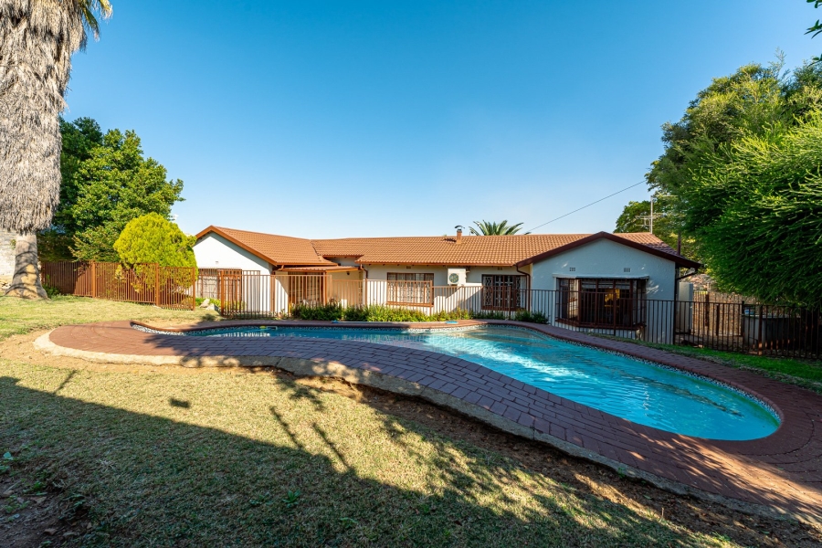 4 Bedroom Property for Sale in Fleurhof Gauteng