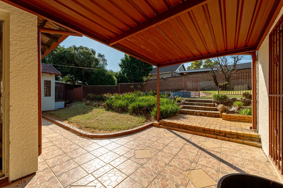 4 Bedroom Property for Sale in Fleurhof Gauteng