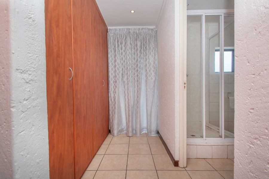 To Let 1 Bedroom Property for Rent in Darrenwood Gauteng