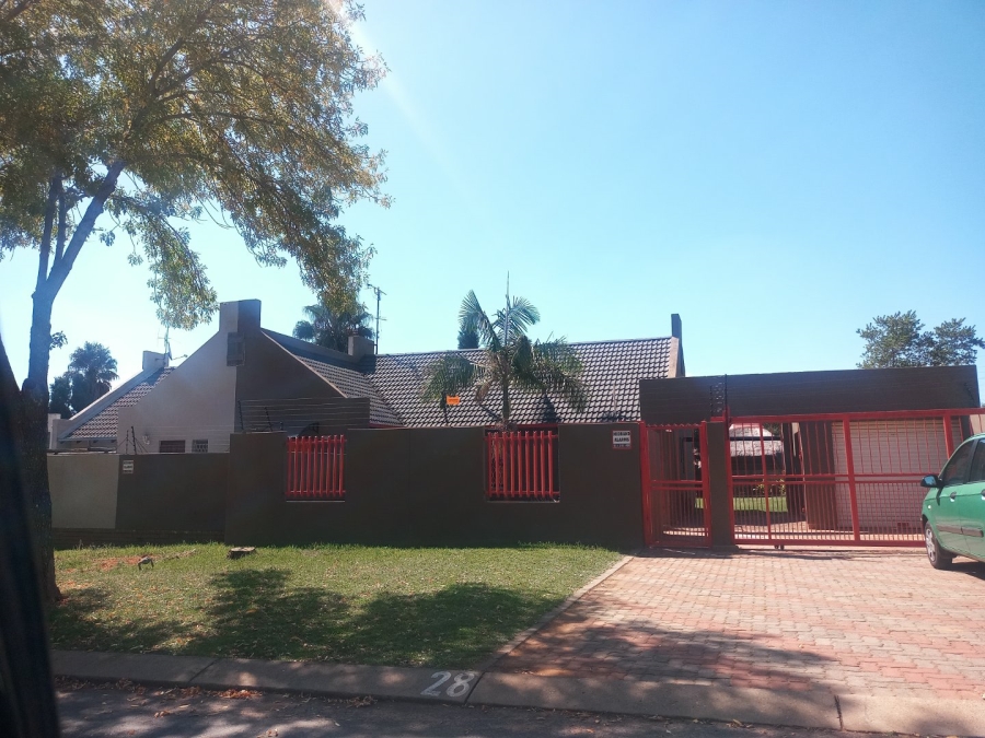 To Let 3 Bedroom Property for Rent in Noordwyk Gauteng