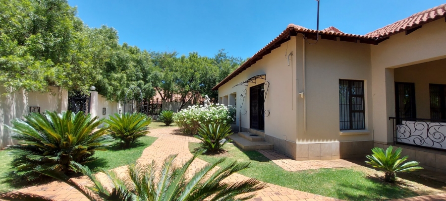  Bedroom Property for Sale in Mooiplaats Gauteng