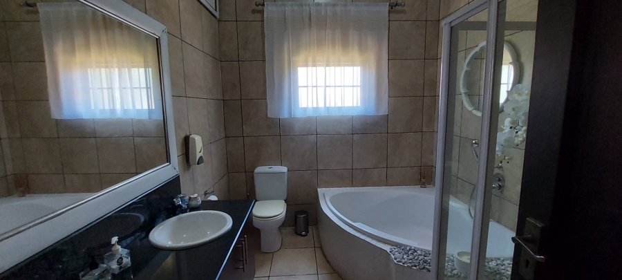  Bedroom Property for Sale in Mooiplaats Gauteng