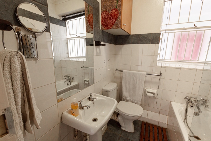 To Let 1 Bedroom Property for Rent in Illovo Gauteng