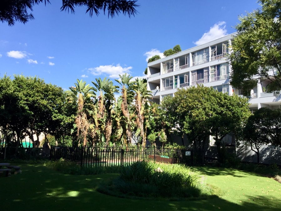 To Let 1 Bedroom Property for Rent in Illovo Gauteng