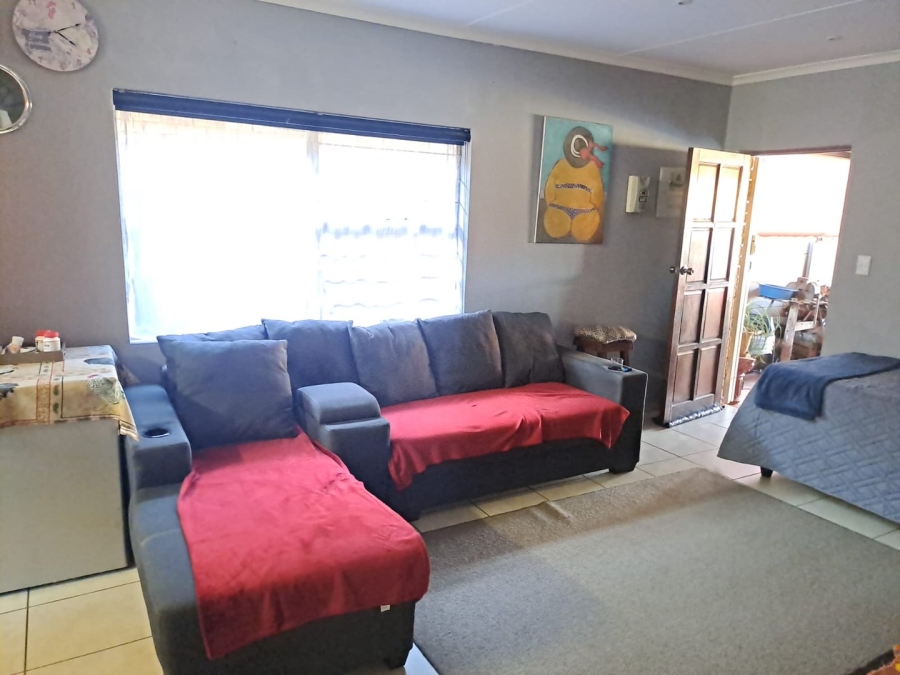 2 Bedroom Property for Sale in Greenhills Gauteng