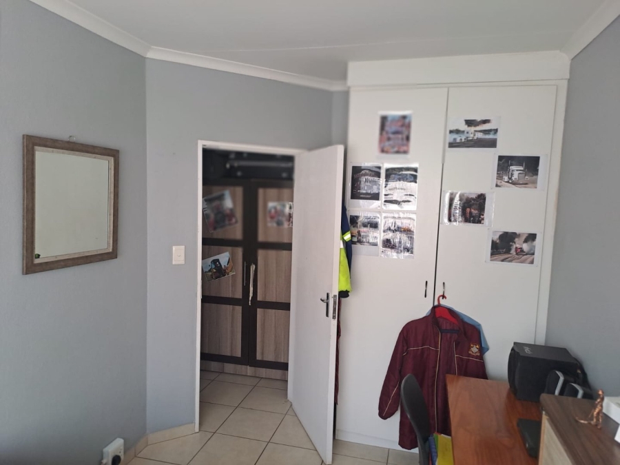 2 Bedroom Property for Sale in Greenhills Gauteng