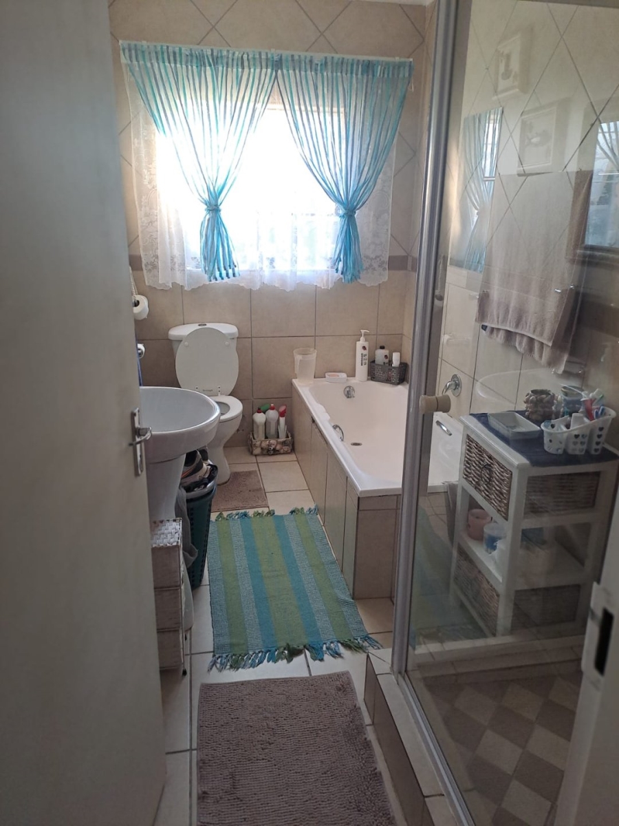 2 Bedroom Property for Sale in Greenhills Gauteng