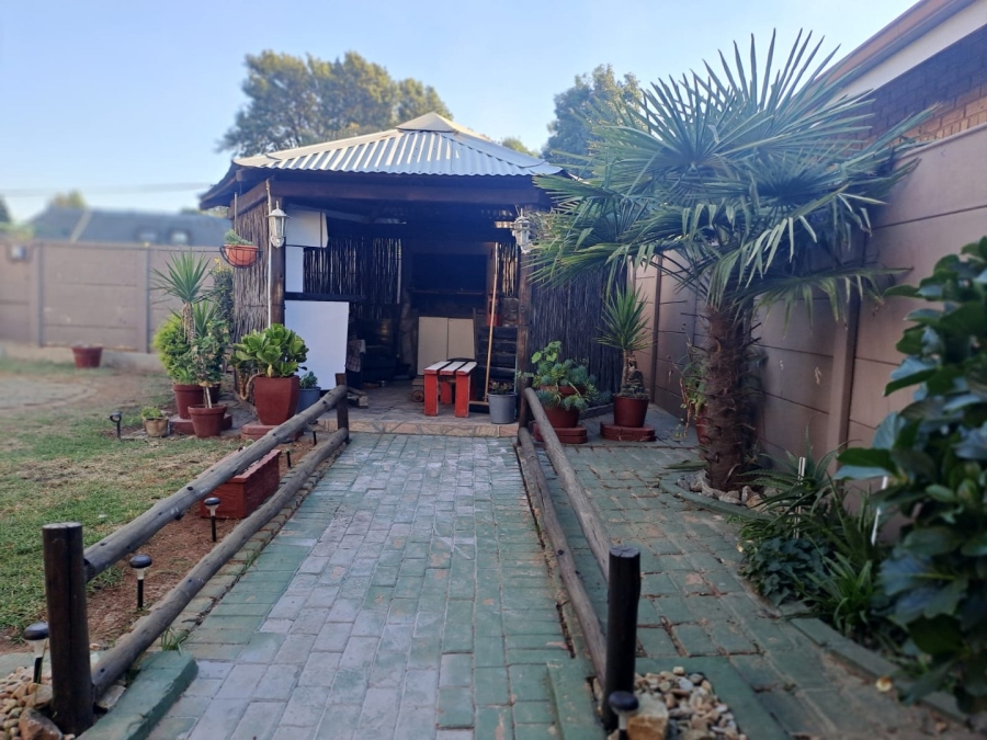 2 Bedroom Property for Sale in Greenhills Gauteng