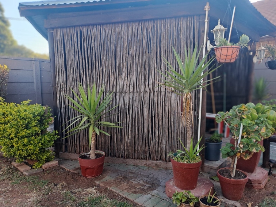 2 Bedroom Property for Sale in Greenhills Gauteng