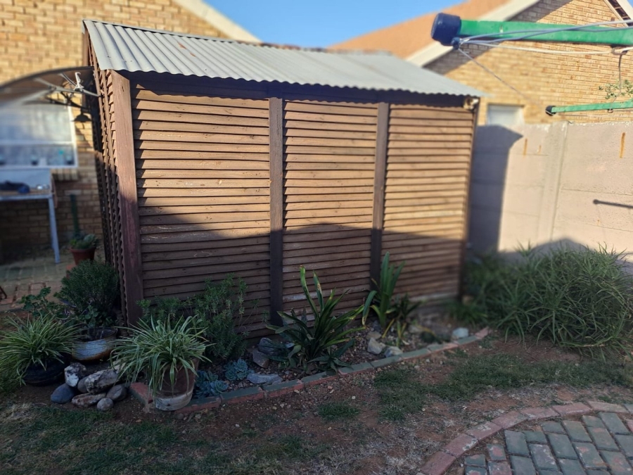 2 Bedroom Property for Sale in Greenhills Gauteng