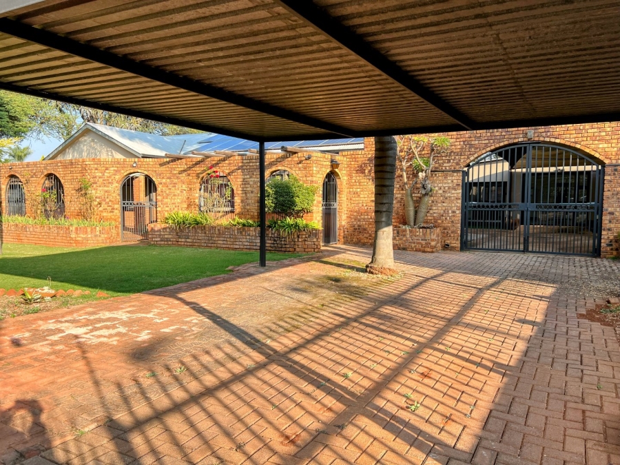 3 Bedroom Property for Sale in Waverley Gauteng