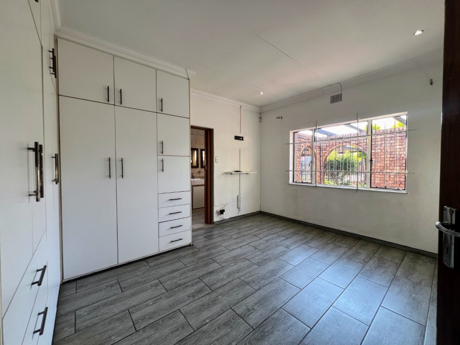 3 Bedroom Property for Sale in Waverley Gauteng