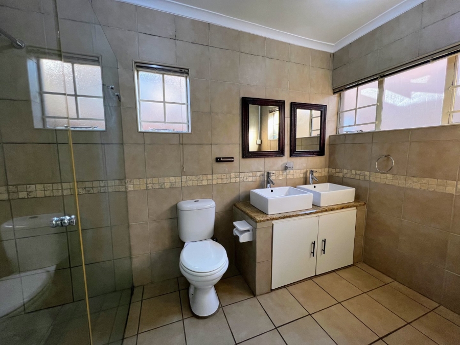 3 Bedroom Property for Sale in Waverley Gauteng