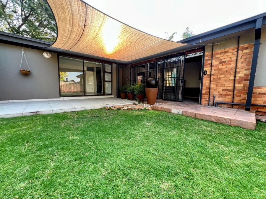 3 Bedroom Property for Sale in Waverley Gauteng