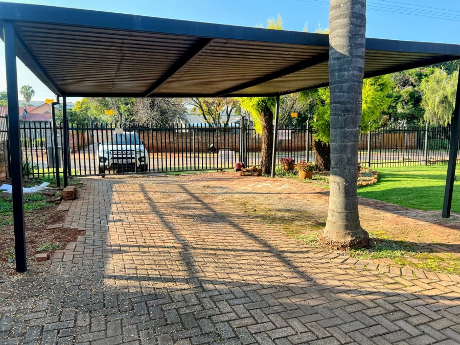 3 Bedroom Property for Sale in Waverley Gauteng