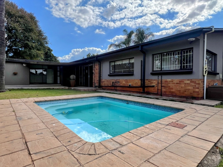 3 Bedroom Property for Sale in Waverley Gauteng