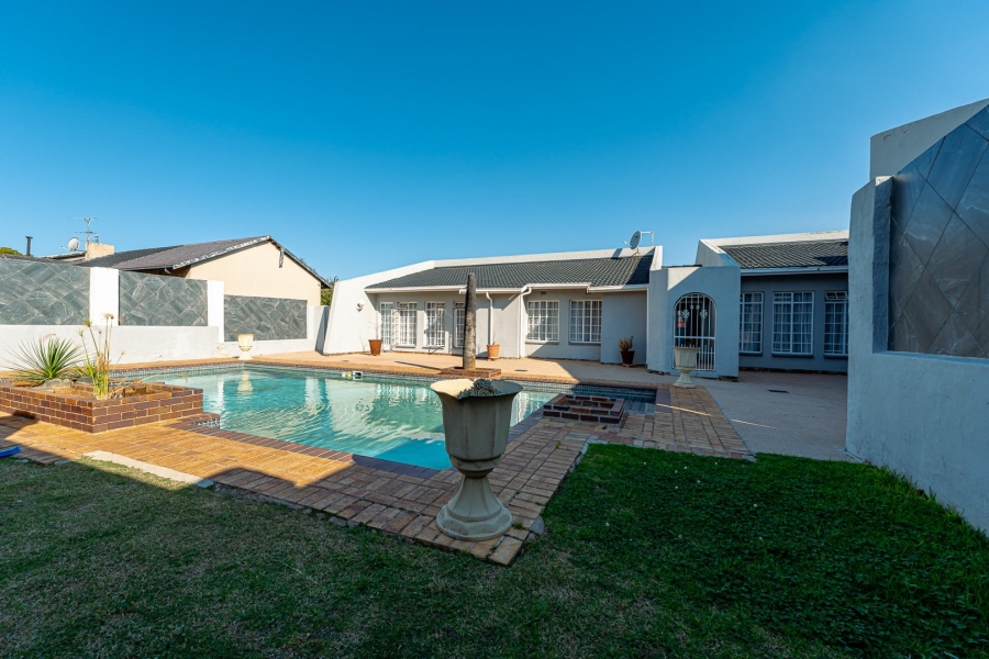 4 Bedroom Property for Sale in Fleurhof Gauteng