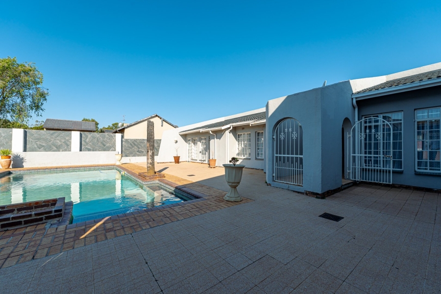 4 Bedroom Property for Sale in Fleurhof Gauteng